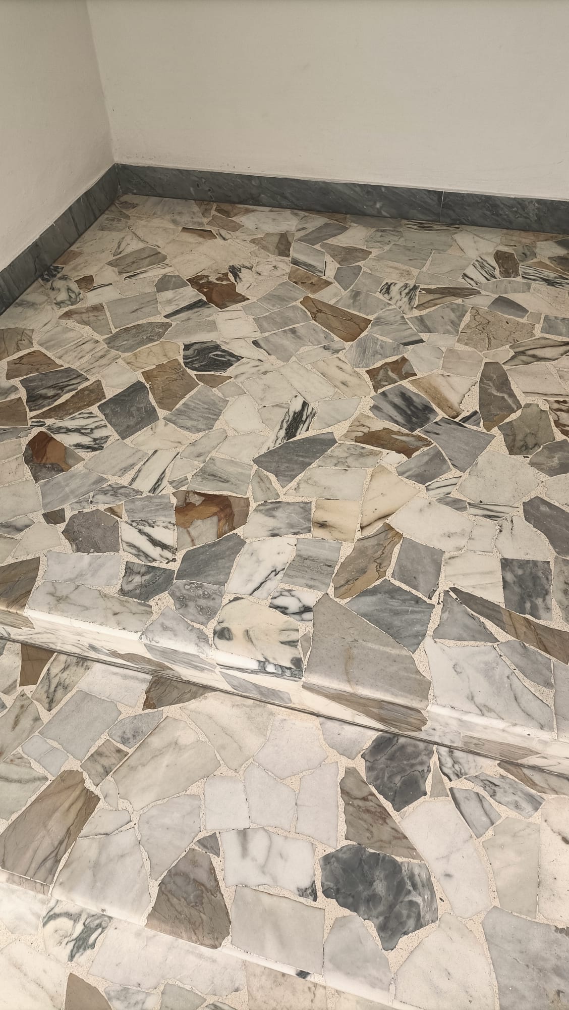 Particolare di scala con dettaglio sul pianerottolo.