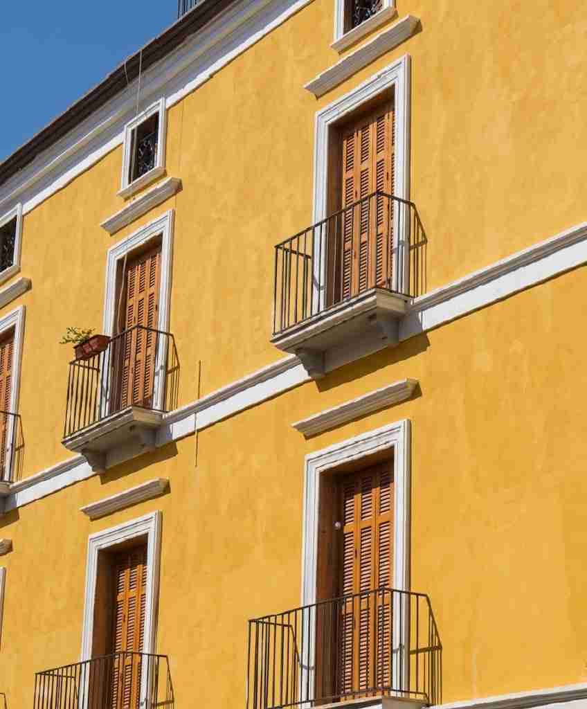 PORTALE CON ARCHITRAVE